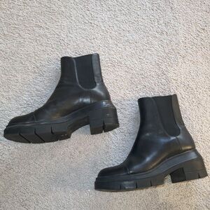 STUART WEITZMAN Black Leather Bootie